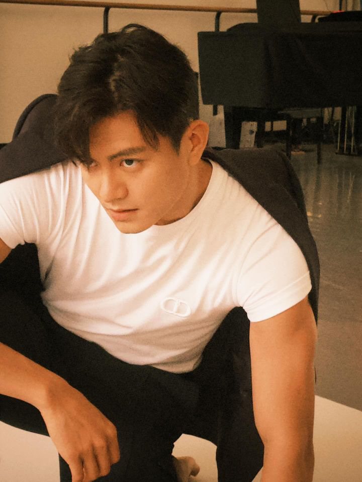 Arena Homme+ China — behind the scenes, Dior tee in studio